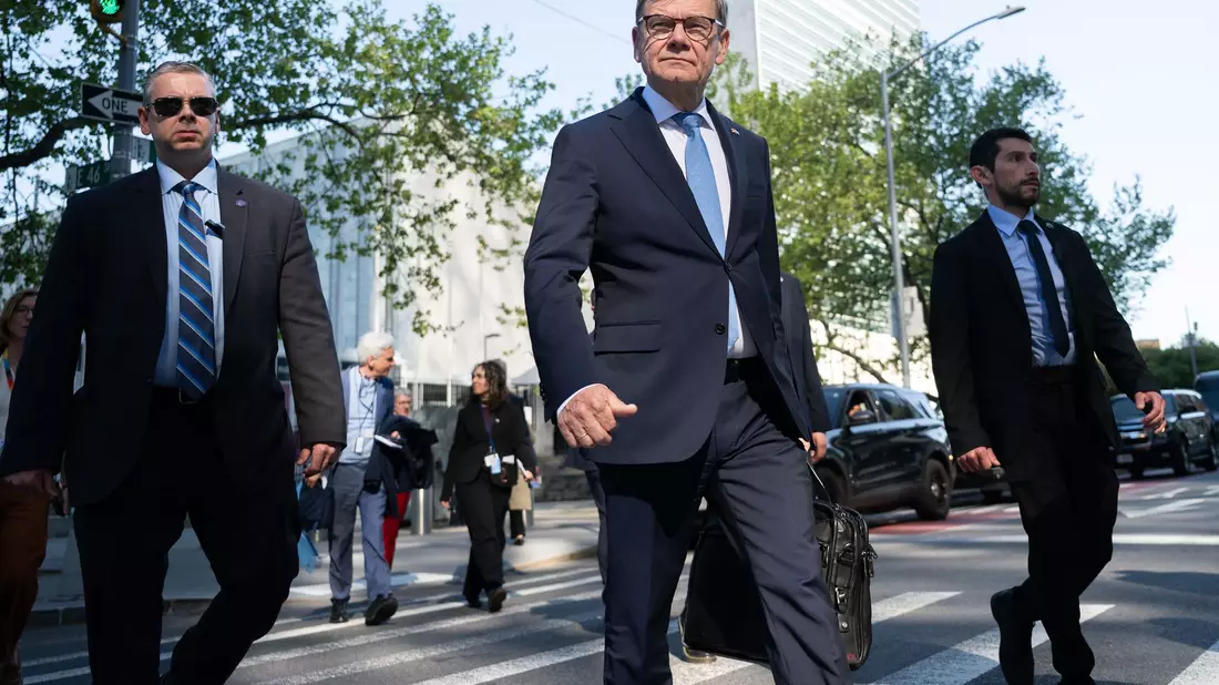 Außenminister Johann Wadephul (CDU) besucht die Vereinten Nationen in New York. Es ist auch eine Werbetour für die deutsche Kandidatur für einen nichtständigen Sitz im UN-Sicherheitsrat. - Bild: Sebastian Christoph Gollnow/dpa