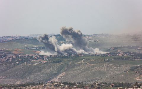 Trotz der Waffenruhe greift das israelische Militär weiterhin Stellungen der Hisbollah im Libanon an.  - Foto: Gil Cohen Magen/dpa