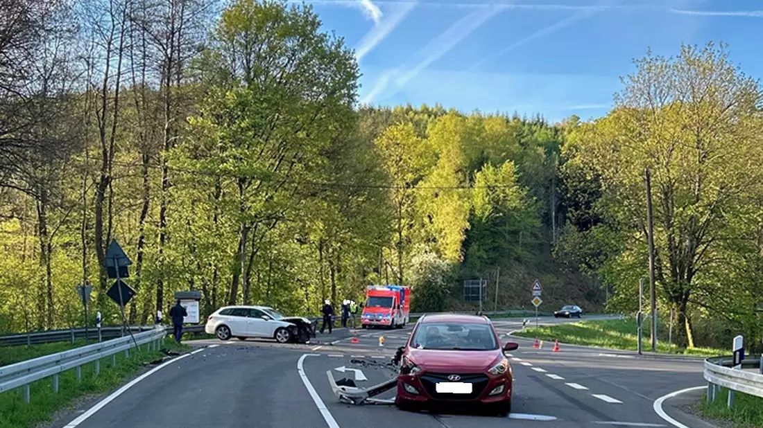 POL-GM: Unfall im Einmündungsbereich - Bild: presseportal.de
