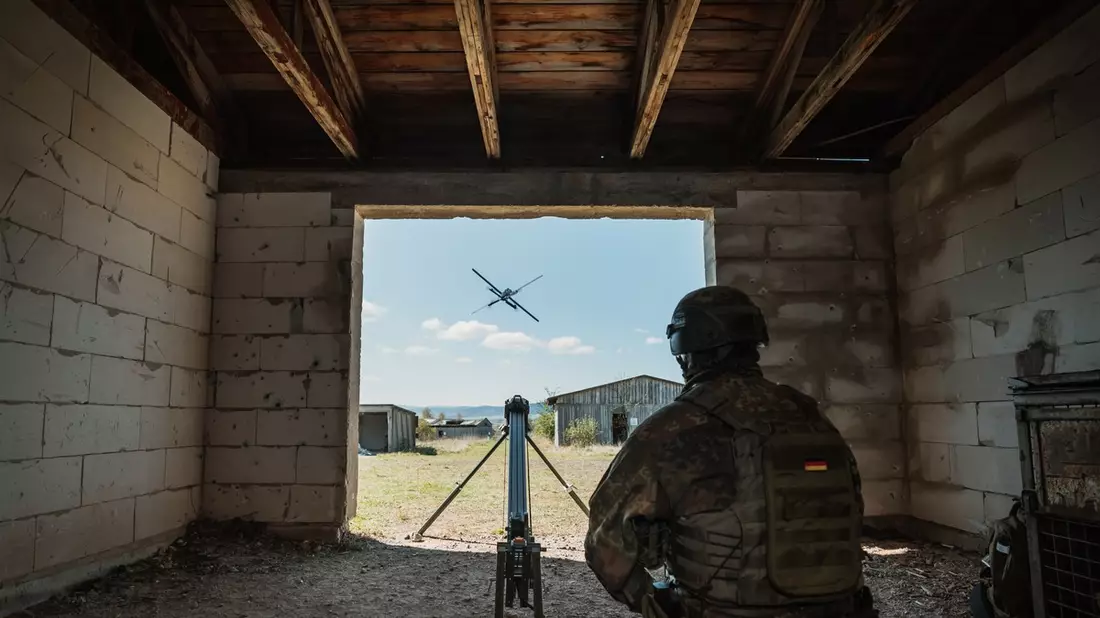 Unbemannte Systeme der Bundeswehr: / Test mit KI-gestütztem Drohnenverbund erneut erfolgreich - Bild: presseportal.de