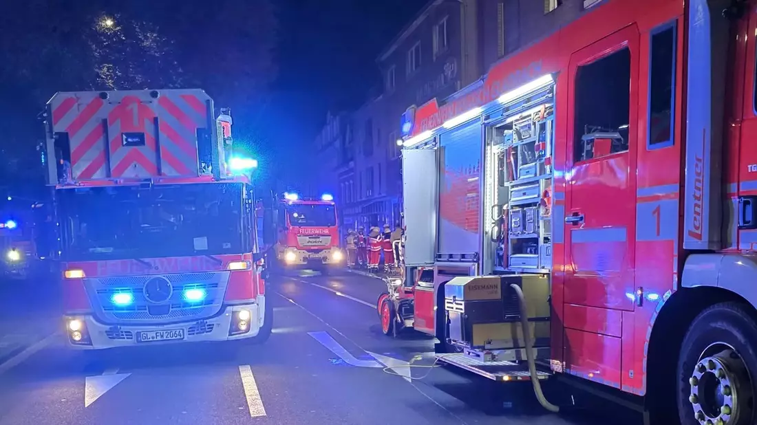 FW-GL: Rauchentwicklung in Treppenhaus sorgt für Einsatz von Feuerwehr und Polizei - Gemeinsame Pressemitteilung - Bild: presseportal.de