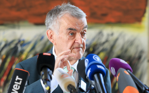 Nordrhein-Westfalens Innenminister Herbert Reul (CDU) sieht die Razzia als Erfolg.  - Foto: Christoph Reichwein/dpa