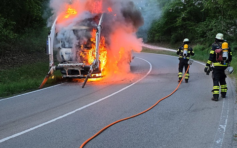 FW-M: Lkw-Fahrerhaus in Vollbrand (Oberföhring/Unterföhring) - Foto: presseportal.de