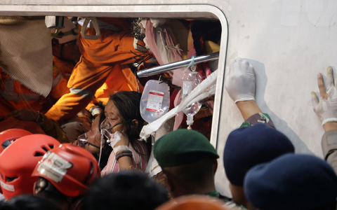 Die Rettungskräfte waren viele Stunden im Einsatz. - Foto: B. Nugraha/XinHua/dpa