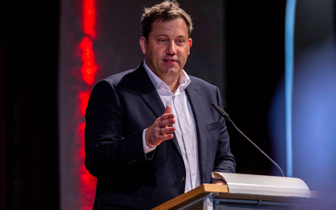 Lars Klingbeil hat in Bielefeld bestätigt, dass es bei Gesprächen mit der CDU sehr laut wurde.  - Foto: David Inderlied/dpa