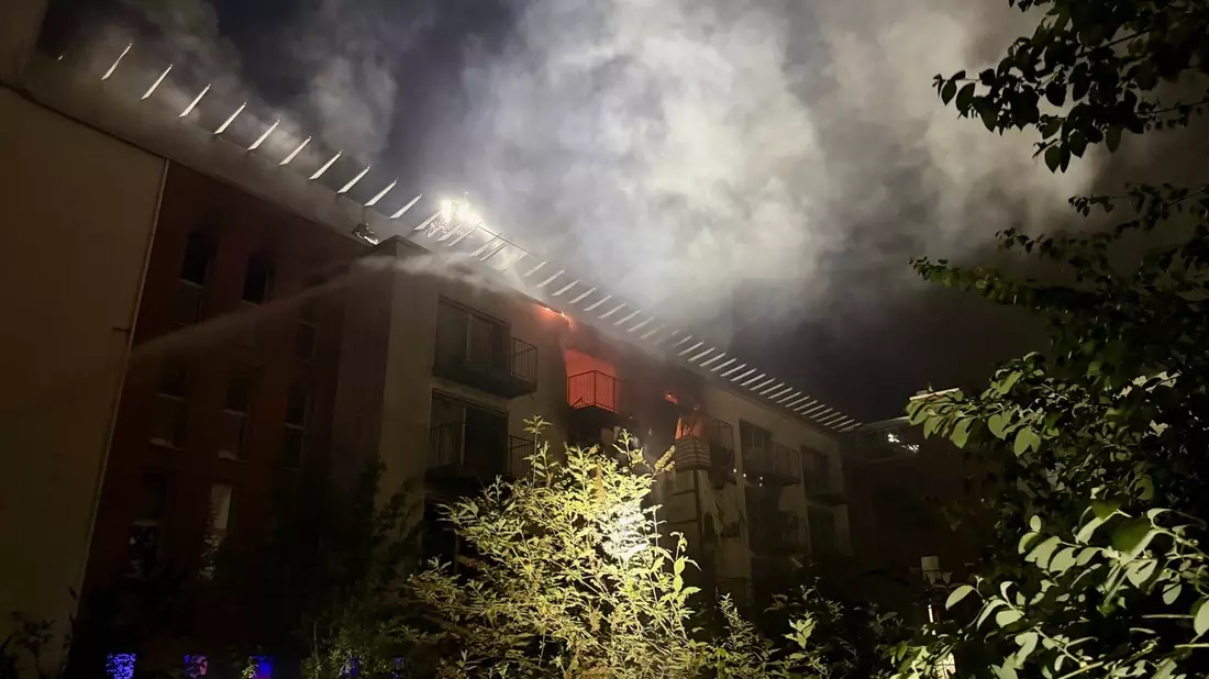 FW-E: Feuer in leerstehendem Altenheim - vier Zimmer ausgebrannt - Bild: presseportal.de