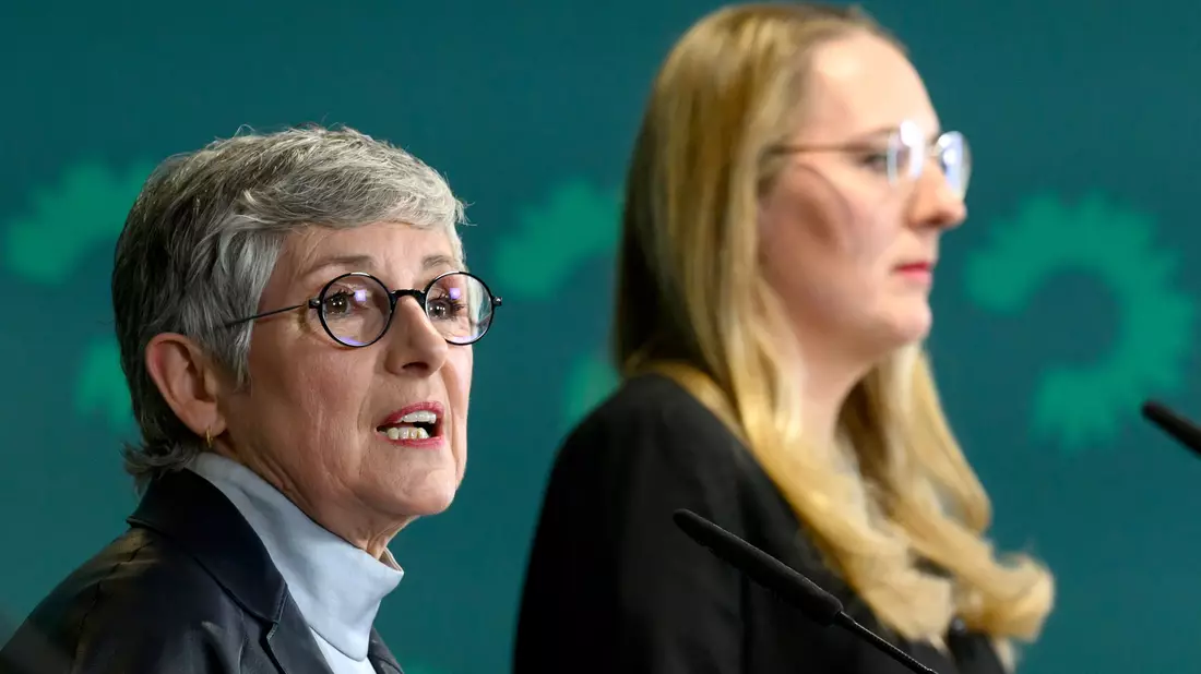 Die Krankenkassenbeiträge könnten sinken, rechnen die Fraktionsvorsitzenden der Grünen, Britta Haßelmann und Katharina Dröge, vor.  - Bild: Hendrik Schmidt/dpa