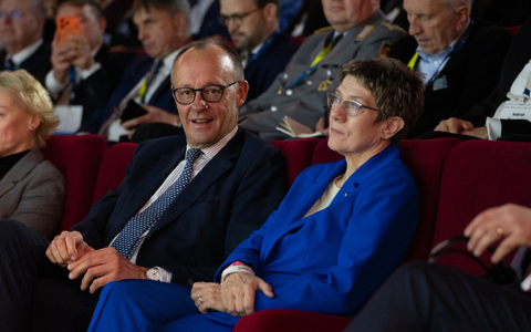 Dass Annegret Kramp-Karrenbauer (CDU) zur Leiterin der Konrad-Adenauer-Stiftung gewählt wurde, entsprach nicht dem Drehbuch von Bundeskanzler Friedrich Merz (CDU). (Archivbild) - Foto: Markus Lenhardt/dpa