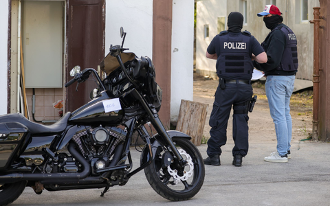 Auch wenn das «Chapter» in Leverkusen im Fokus stand, durchsuchten die Beamten Wohnungen und Geschäftsräumen von Vereinsmitgliedern und Unterstützern in ganz NRW.  - Foto: Christoph Reichwein/dpa
