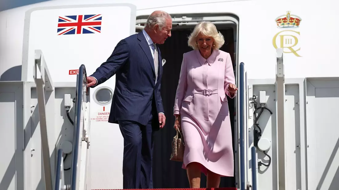 König Charles III. und Königin Camilla treffen in den USA ein.  - Bild: Henry Nicholls/PA Wire/dpa