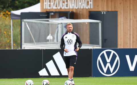 Julian Nagelsmann wird mit seinem WM-Kader im Stammquartier der Nationalmannschaft in Herzogenaurach in die Turniervorbereitung starten. (Archivbild) - Foto: Daniel Karmann/dpa