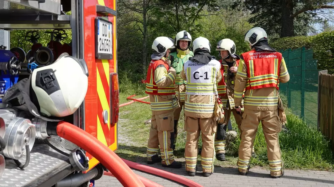 FW Dresden: Starke Rauchentwicklung nahe Flughafen Dresden - Brand schnell unter Kontrolle gebracht - Bild: presseportal.de