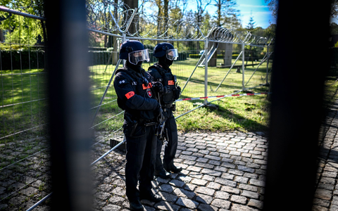 Das Verfahren steht unter besonderen Sicherheitsvorkehrungen. - Foto: Sina Schuldt/dpa