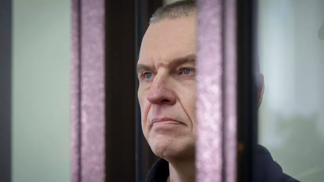 Der Journalist Andrzej Poczobut wurde nach fünf Jahren Haft in Belarus freigelassen. (Archivbild) - Bild: Leonid Shcheglov/Pool BelTA/AP/dpa