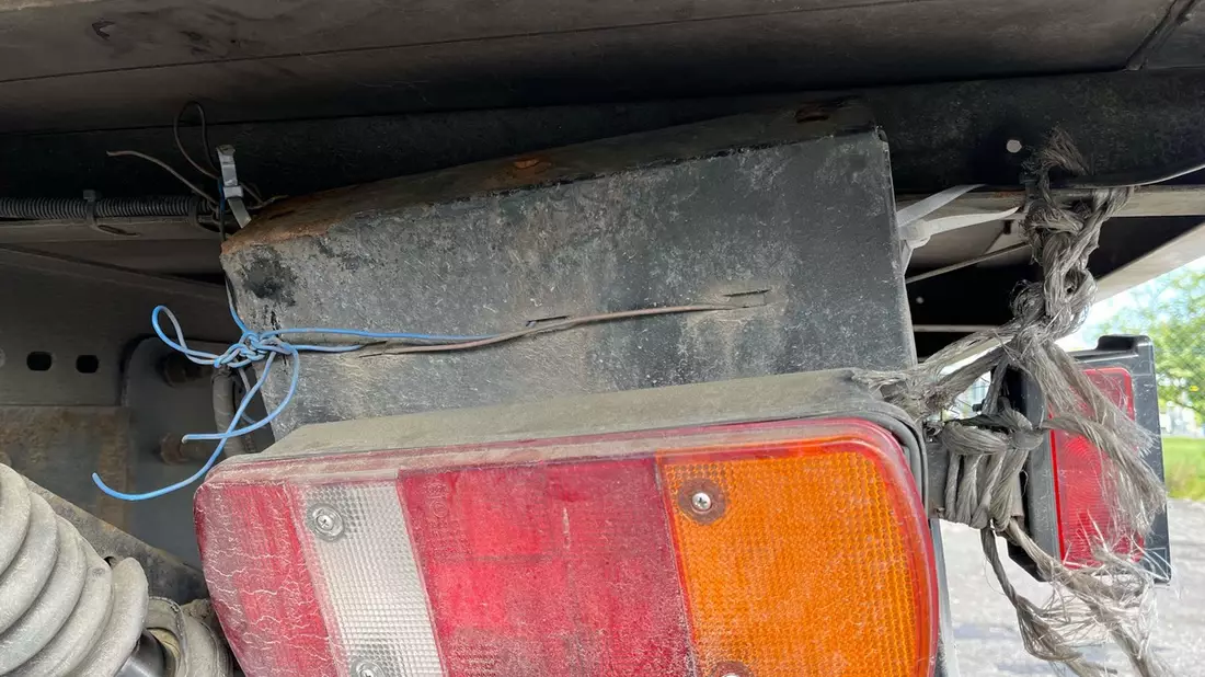 POL-KLE: Kleve - Anfangs war es nur eine defekte Beleuchtung / Am Ende wurde der LKW stillgelegt - Bild: presseportal.de