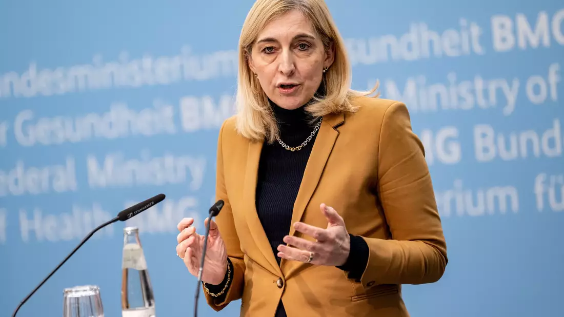 Am Sparpaket von Ministerin Warken soll es noch mehrere Änderungen geben. (Archivbild)  - Bild: Fabian Sommer/dpa