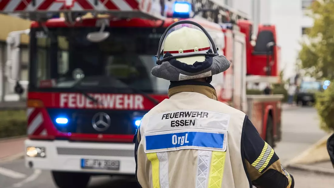 FW-E: Reizgasaustritt an Schule - Mehrere Jugendliche betroffen - Bild: presseportal.de
