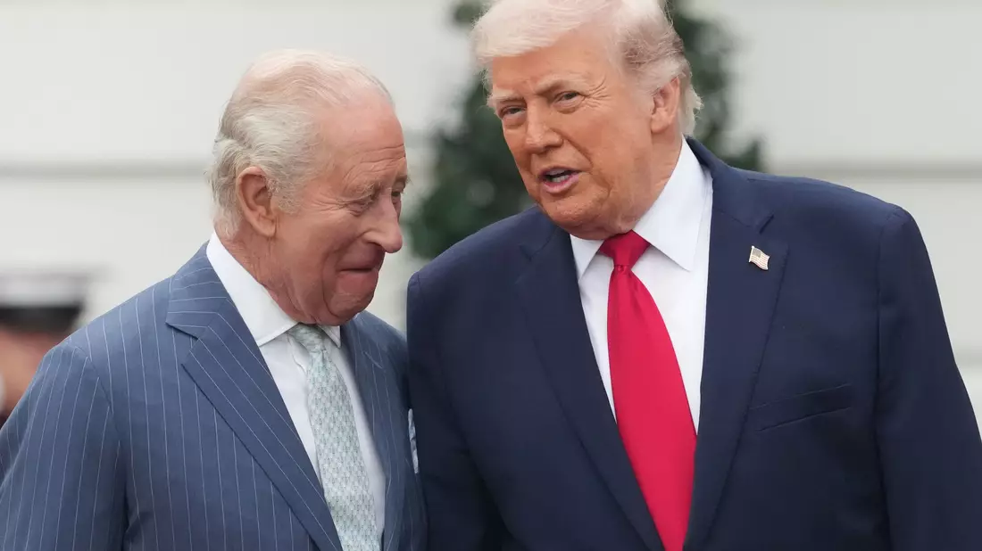 Zu Gast bei Freunden: König Charles III. (l.) wird von Trump empfangen.  - Bild: Alex Brandon/AP photo/dpa