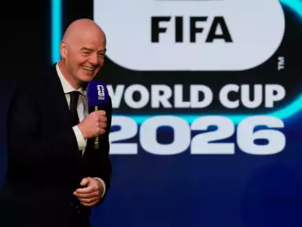 Gianni Infantino ist ein Freund der neuen Regel. (Archivbild) - Foto: Chris Carlson/AP/dpa