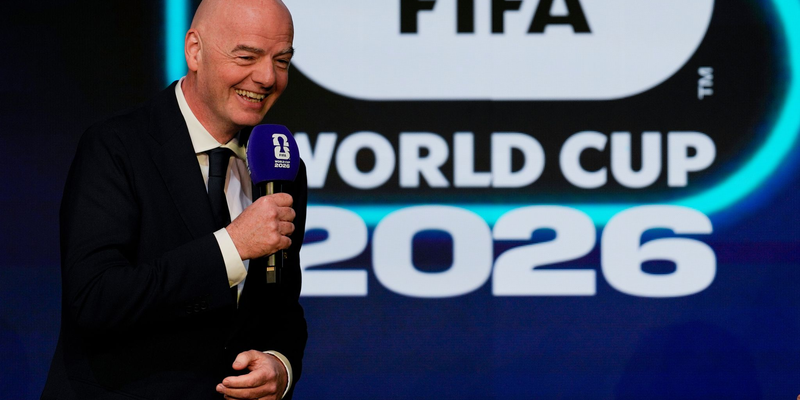 Gianni Infantino ist ein Freund der neuen Regel. (Archivbild) - Foto: Chris Carlson/AP/dpa