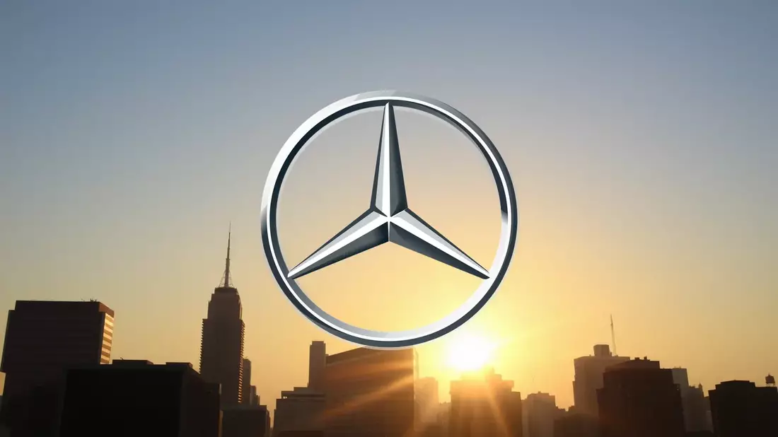 Mercedes-Benz Stock Sinks to the Brink of a 52-Week Low as Investors Await Q1 Earnings - Bild: über boerse-global.de