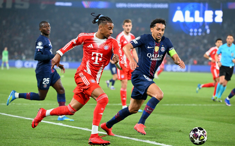 Hohes Tempo, viele Tore: Michael Olise (l) und die Bayern lieferten in Paris ein Spektakel. - Foto: Federico Gambarini/dpa
