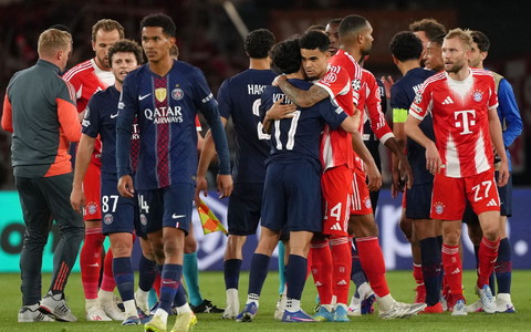 Die Pariser und Münchner lieferten sich ein Mega-Duell. - Foto: Aurelien Morissard/AP/dpa