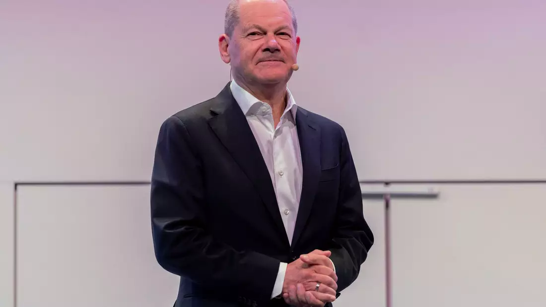 Olaf Scholz sieht keinen Grund für Alarmismus nach dem Trump-Ausfall gegen Merz (Archivbild) - Bild: Rolf Vennenbernd/dpa