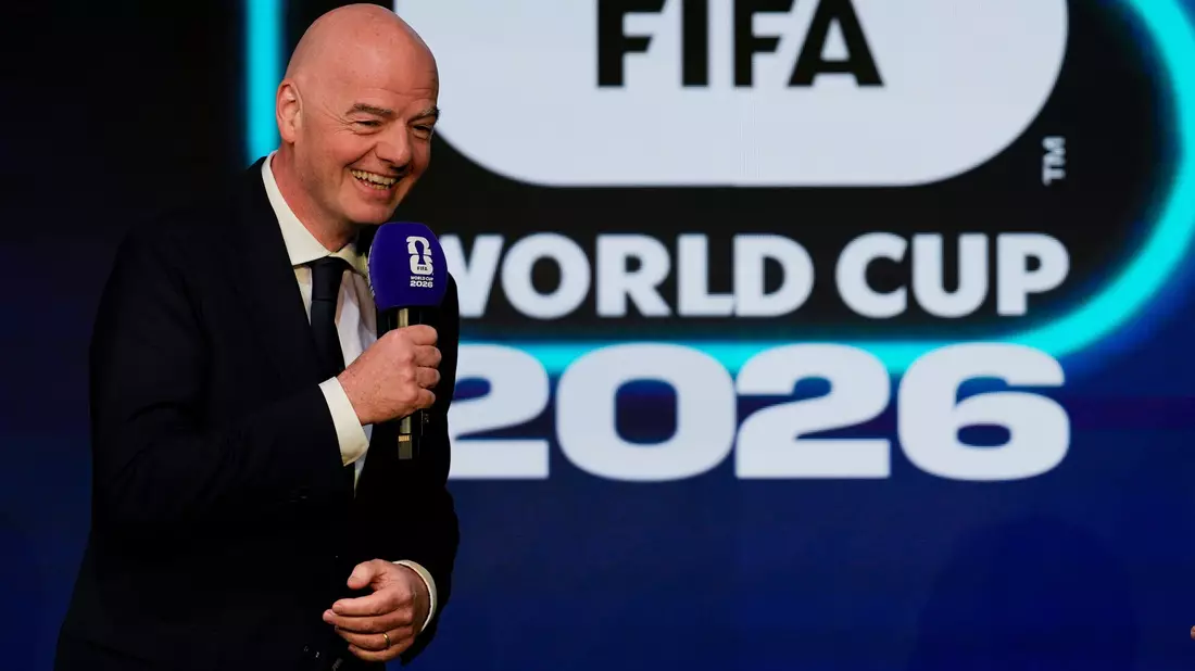Die FIFA verteilt bei der WM mehr Geld als zunächst geplant. - Bild: Chris Carlson/AP/dpa