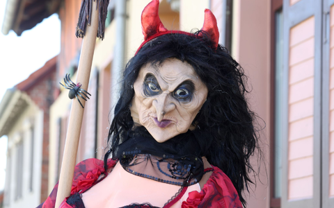 Einige Städte im Harz sind inzwischen geschmückt. (Archivbild) - Foto: Matthias Bein/dpa