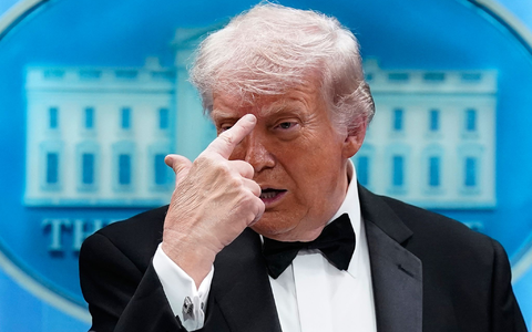 Der US-Präsident und die Verschwörungserzählungen: Immer wieder wird spekuliert. - Foto: Jose Luis Magana/AP/dpa