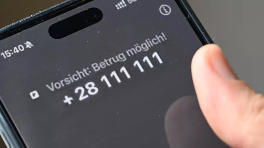 Ein simulierter Abzocke-Anruf bei einem Vodafone-Test im vergangenen Jahr. (Symbolbild) - Bild: Wolf von Dewitz/dpa
