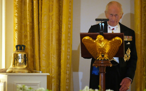 Die Glocke war einst auf dem U-Boot HMS «Trump» im Einsatz. - Foto: Alex Brandon/AP/dpa