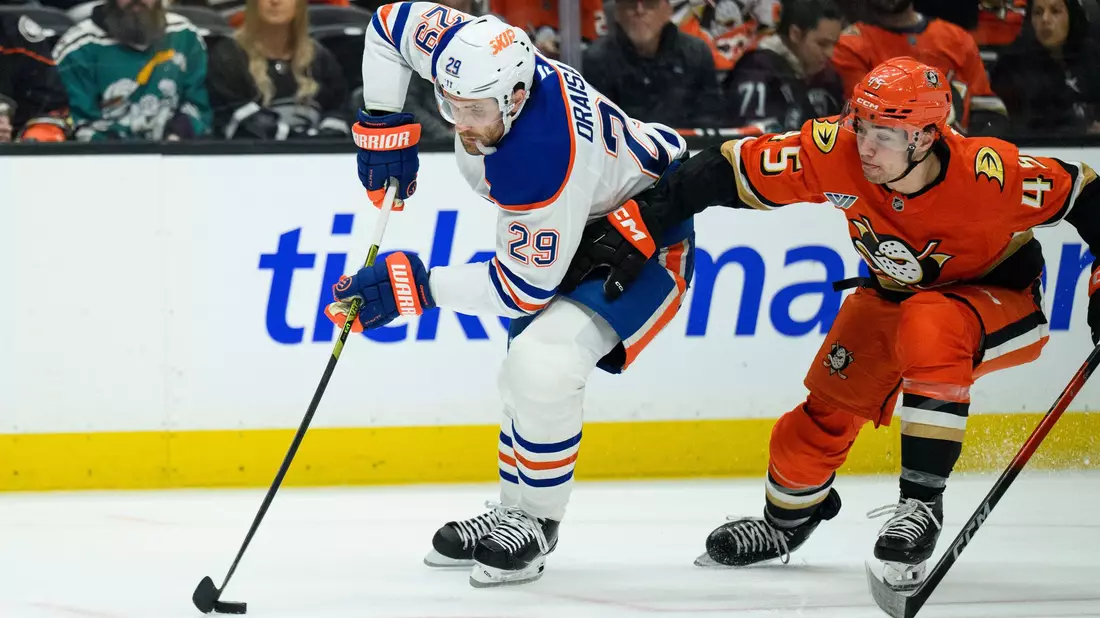 Leon Draisaitl konnte das Playoff-Aus der Edmonton Oilers erst einmal abwenden. (Archivfoto) - Bild: Kyusung Gong/AP/dpa
