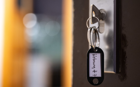 Die geplante Reform legt sechs Monate Maximaldauer für Kurzzeitmietverträge fest. In Ausnahmefällen sind acht Monate erlaubt. (Symbolbild) - Foto: Sebastian Gollnow/dpa