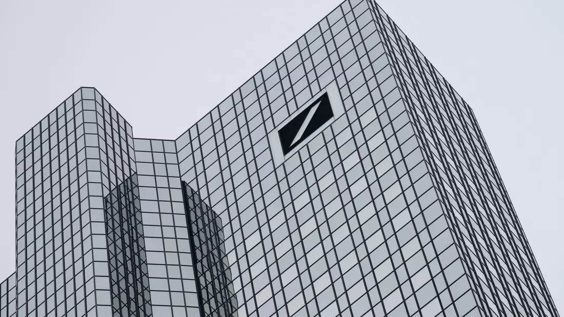 Deutschlands größtes Geldhaus legt Zahlen für das erste Quartal vor. (Archivbild) - Bild: Boris Roessler/dpa