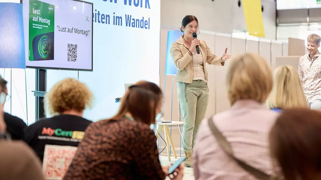 Mensch, Maschine, Miteinander: Wie KI den Arbeitsalltag verändert / Messe und Convention New Work Evolution 2026 informiert über moderne Arbeitswelten - Bild: presseportal.de