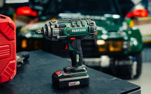 Härtetest in der Boxengasse: PARKSIDE Werkzeuge für das HWA-Team beim 24-Stunden Rennen auf dem Nürburgring im Einsatz - Foto: presseportal.de