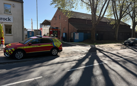 FW-MH: Zweite Folgemeldung zum Großbrand an der Ruhrorter Straße - Nachlöscharbeiten dauern weiterhin an - Foto: presseportal.de