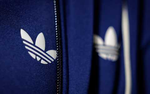 Trotz einer komplizierten Weltlage hat der Sportartikelkonzern Adidas eines der besten Quartale der Firmengeschichte hingelegt (Archivbild).  - Foto: Daniel Karmann/dpa