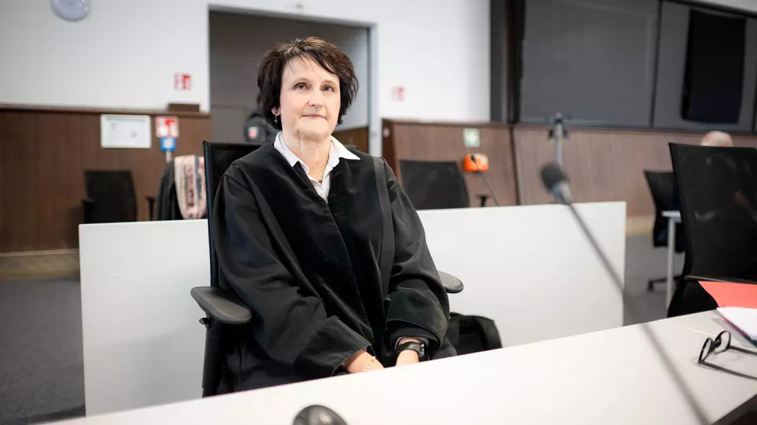 Die Staatsanwaltschaft fordert 15 Jahre Haft für Daniela Klette. - Bild: Sina Schuldt/dpa