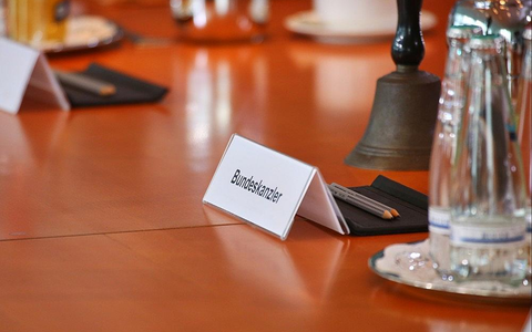 Schild für den Bundeskanzler (Archiv) - Foto: via dts Nachrichtenagentur