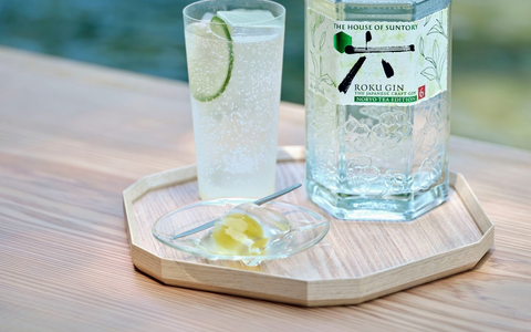 Roku Japanese Gin präsentiert limitierte Noryo Tea Edition / Inspiriert von japanischer Tradition und den unverwechselbaren Pflanzenextrakten von Sencha- und Gyokuro-Grüntee - Foto: presseportal.de