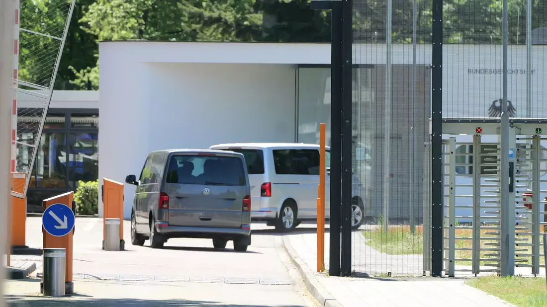 Ein Ermittlungsrichter am Bundesgerichtshof setzte den Haftbefehl in Vollzug.  - Bild: Rene Priebe/dpa
