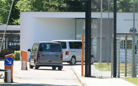 Ein Ermittlungsrichter am Bundesgerichtshof setzte den Haftbefehl in Vollzug.  - Foto: Rene Priebe/dpa