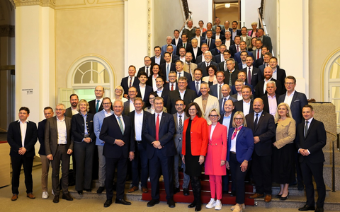 CSU-Landtagsfraktion stärkt kommunalpolitische Zusammenarbeit - Austausch mit neu- und wiedergewählten Oberbürgermeistern und Landräten aus ganz Bayern - Foto: presseportal.de