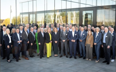 POL-HH: 260429 Frühjahrstagung der Arbeitsgemeinschaft der Polizeipräsidentinnen und Polizeipräsidenten in Deutschland zu Gast in Hamburg - Hybride Bedrohungen im Fokus - Foto: presseportal.de