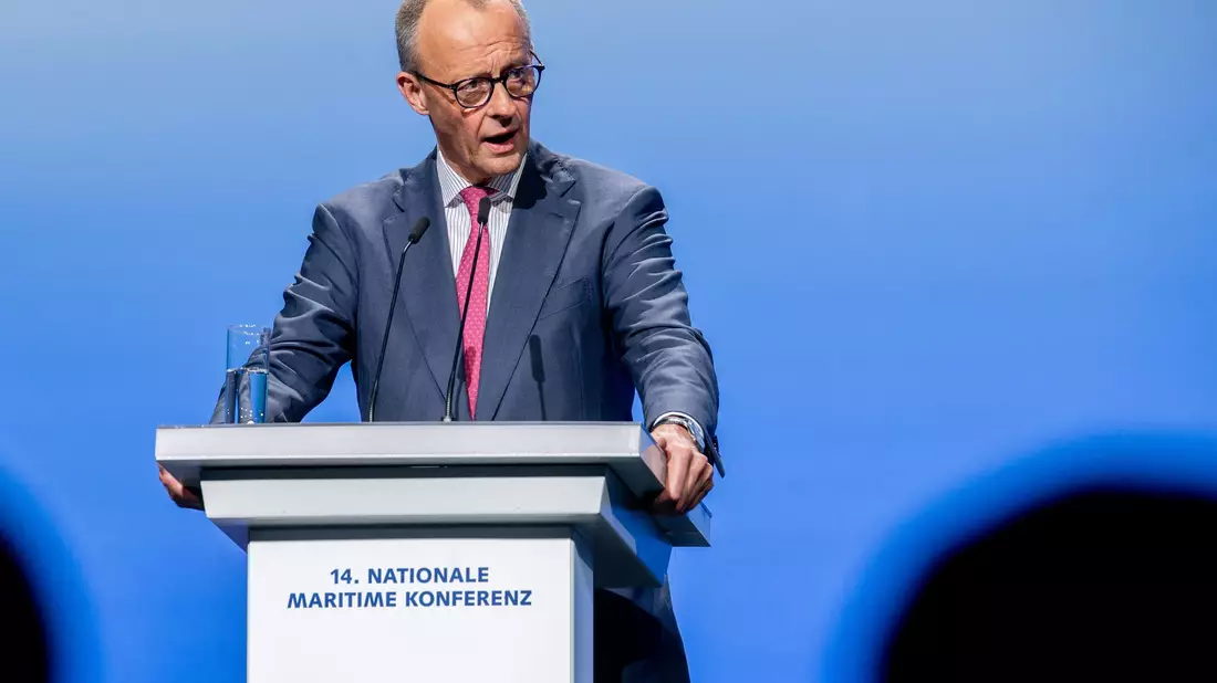Bundeskanzler Friedrich Merz (CDU) ist Schirmherr der Nationalen Maritimen Konferenz.  - Bild: Hauke-Christian Dittrich/dpa