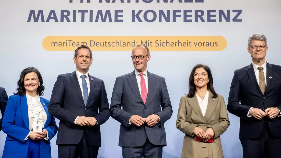 Die Bundesregierung will die maritime Wirtschaft mit einem 15-Punkte-Aktionsplan stärken.  - Bild: Hauke-Christian Dittrich/dpa