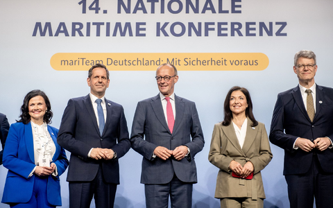Die Bundesregierung will die maritime Wirtschaft mit einem 15-Punkte-Aktionsplan stärken.  - Foto: Hauke-Christian Dittrich/dpa